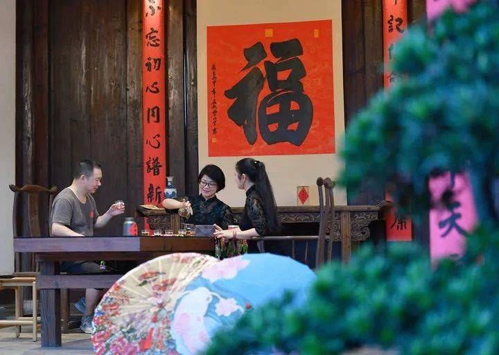 透视327期新澳六叔公三中三，理性预测背后的逻辑与策略