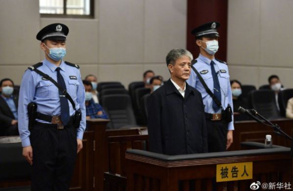 口头谜，龙虎相随在门前生死相冲看谁人