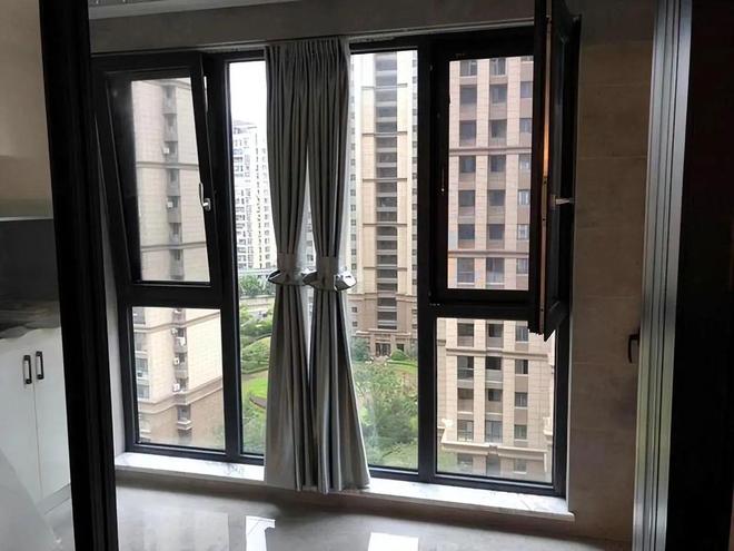 谜语社交，欲钱看对着窗户吹刺叭