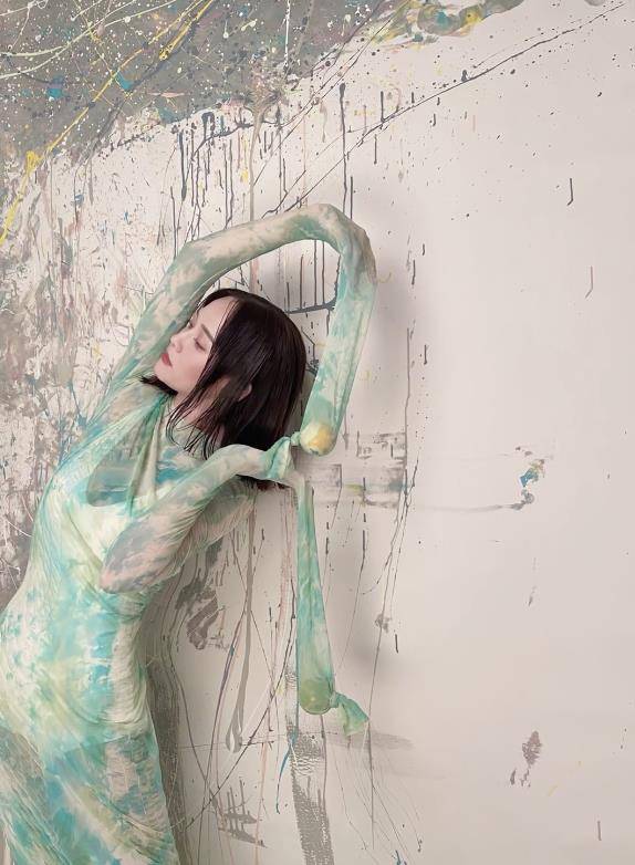 谜语娱乐:疏梅横斜水清浅，瘦竹低垂月未央