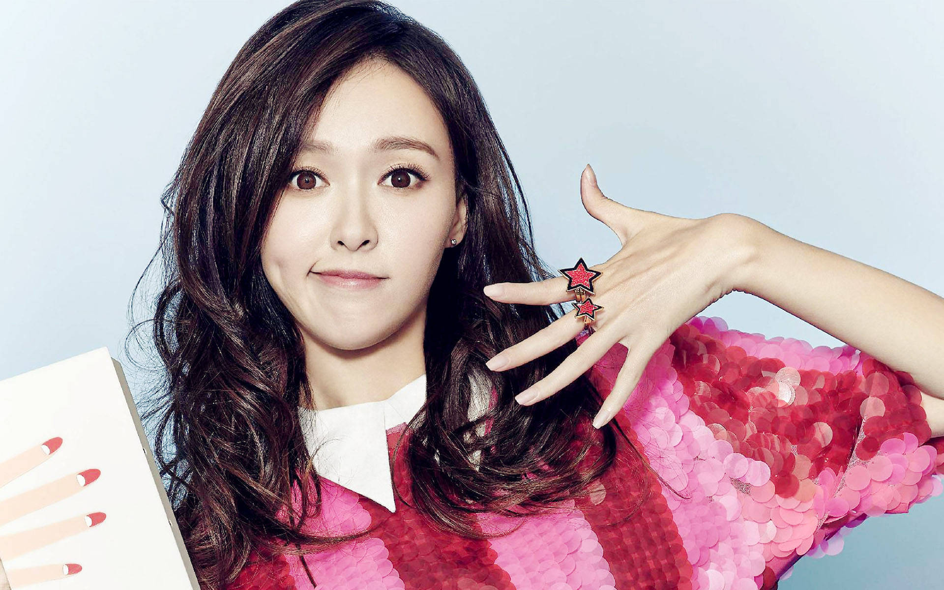 谜思，欲钱看浓妆艳林的人