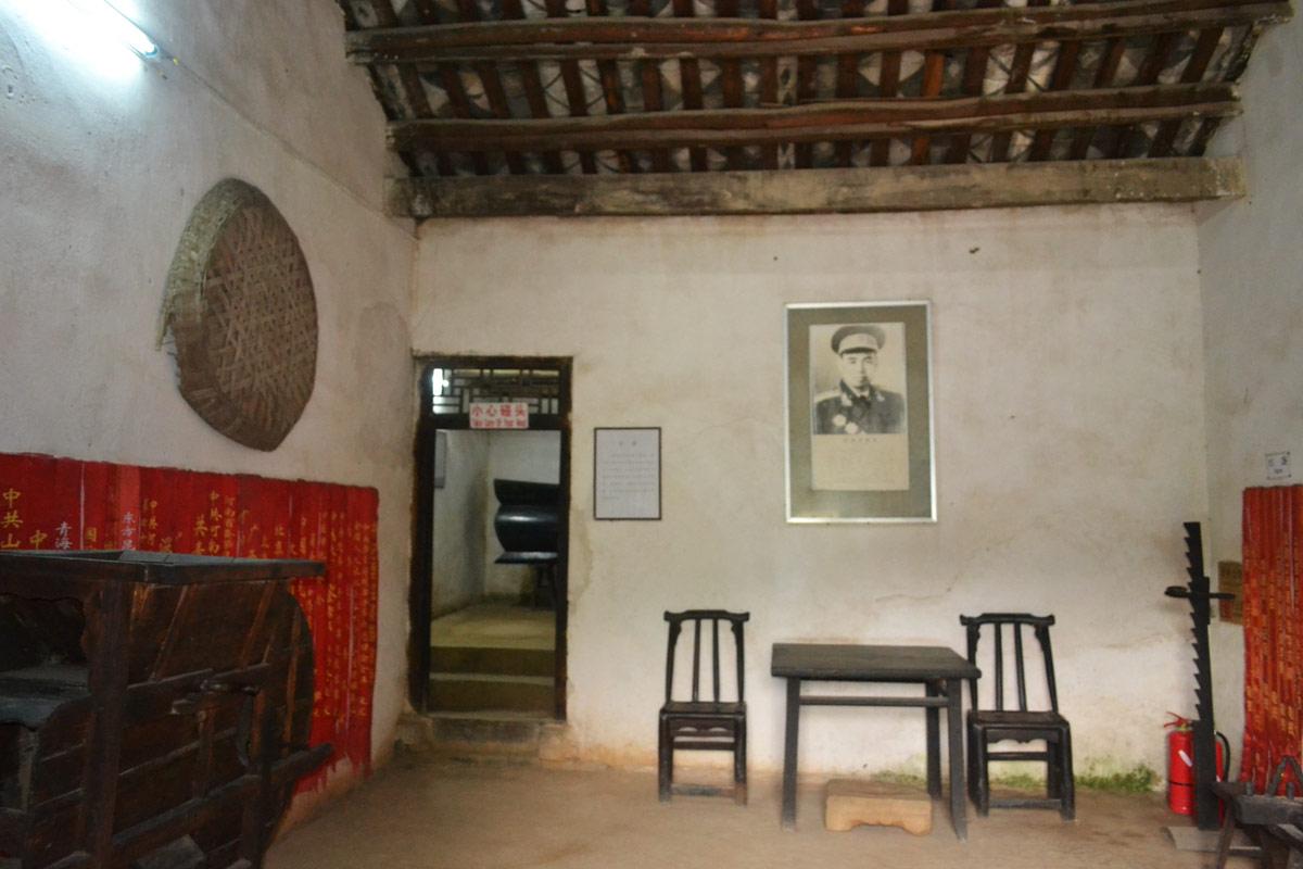 谜语教育:可大可小三来定，大门匪码难在读