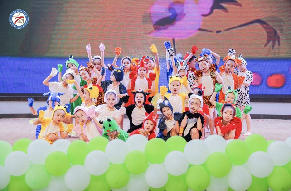 谜语专家，纵观演义小说，力塑生动活泼的艺术形象