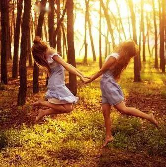 谜语休闲，探寻天大地大，相扶持逢；贵人指点笔颜开的文学奥秘