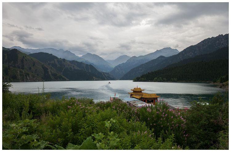 谜语课堂:天大地大,相扶持逢.贵人指点笔颜开?