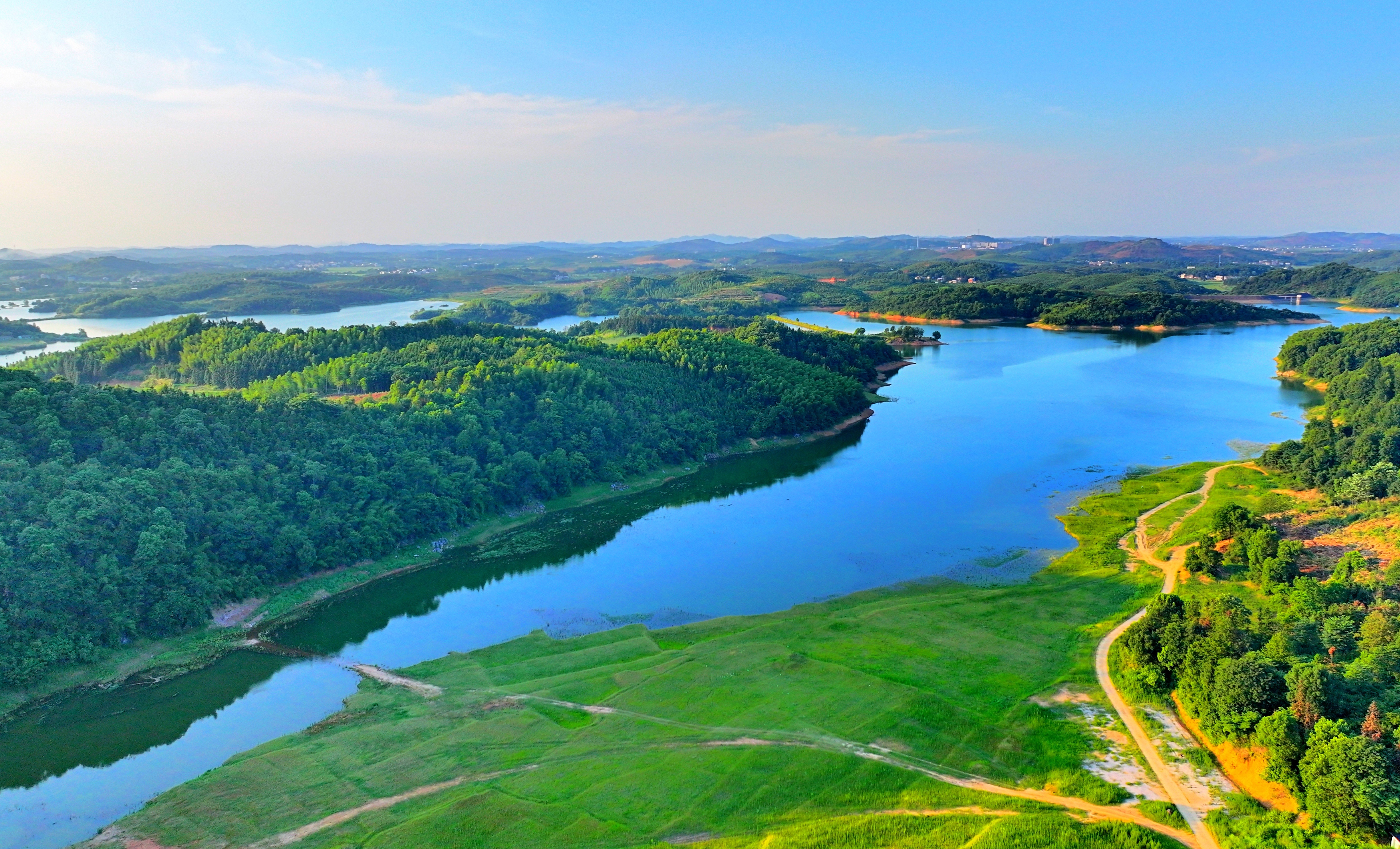 谜语挑战，风流倜傥画如生，绿水青山美如画