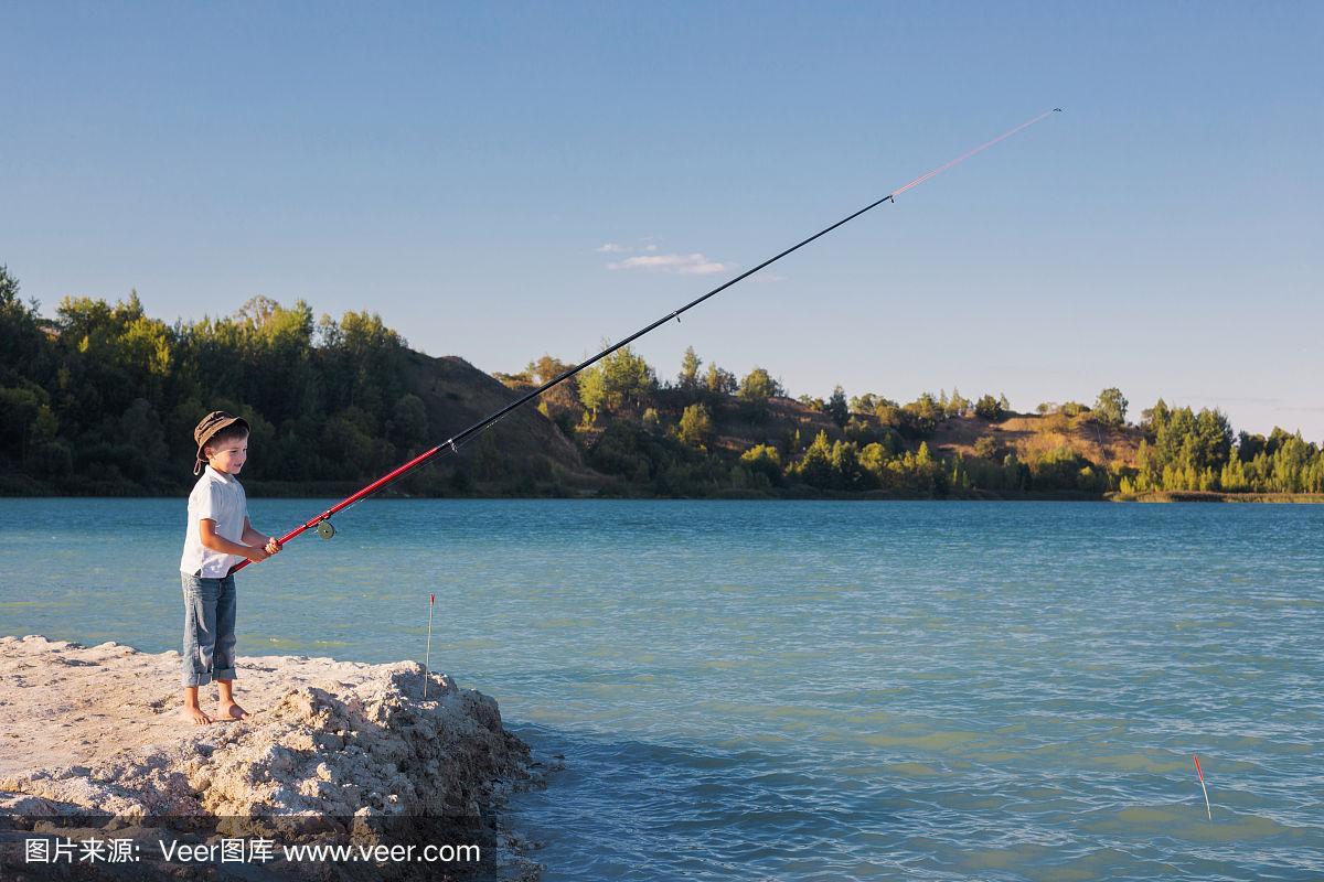 谜思，小童垂钓在湖边，珠字二三势最劲