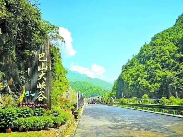 春风不见寻花伴，左对苍山右流水，谜语变体的文学魅力