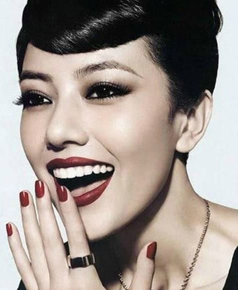 谜语休闲，解读欲钱看浓妆艳林的人