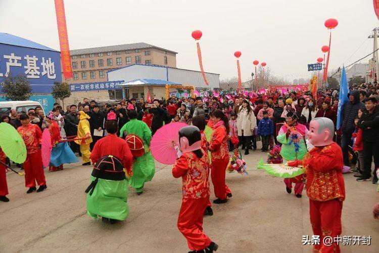 谜语风格，解读欲钱看浓妆艳林的人