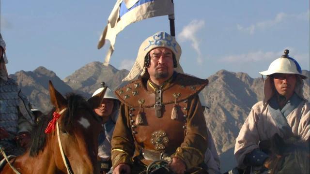 谜语应用:立場不定，如何服眾。君王視察北邊疆