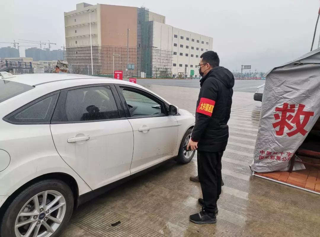 谜戏，欲钱看对着窗户吹刺叭—文学与生活的交织