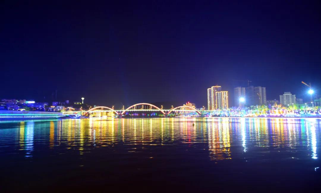 探秘十八姑娘一朵花，五颜六色景如画的文学意蕴与谜底解析