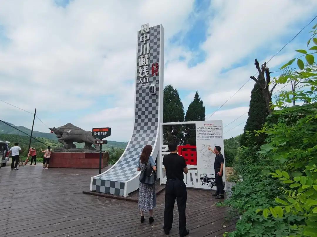 谜思，也文也武，嘩眾取寵。三令五申地如金