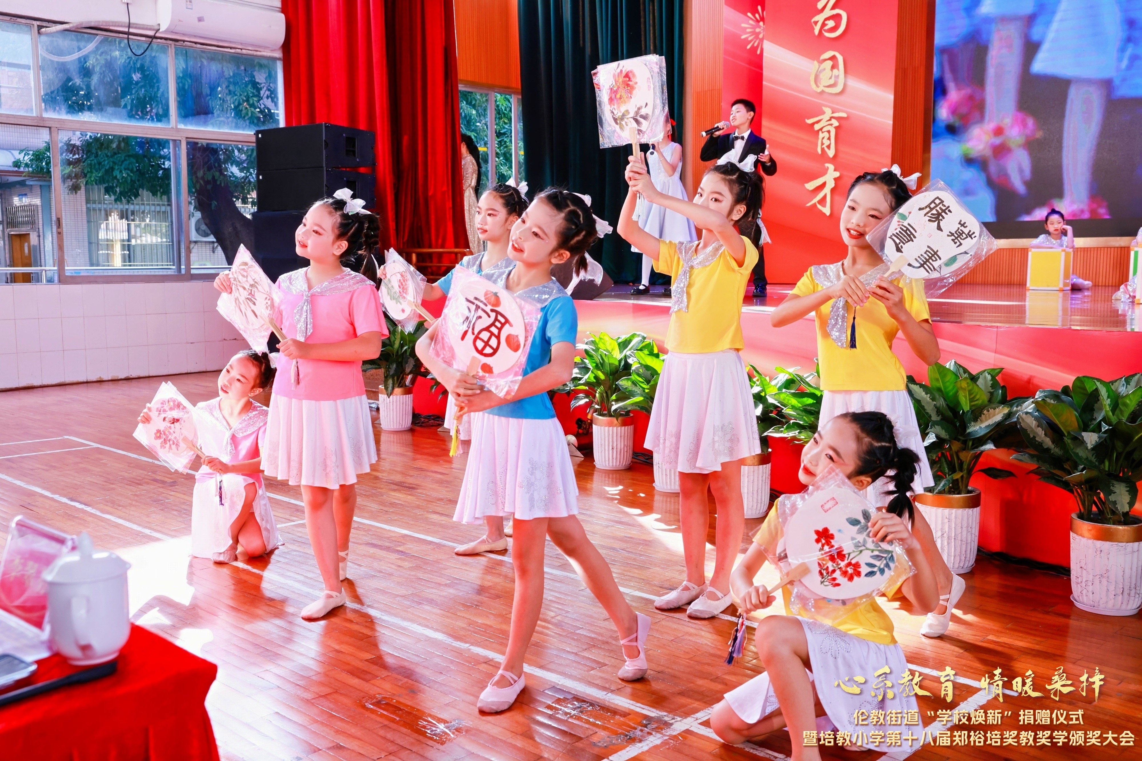 谜语专家，纵观演义小说，力塑生动活泼的艺术形象