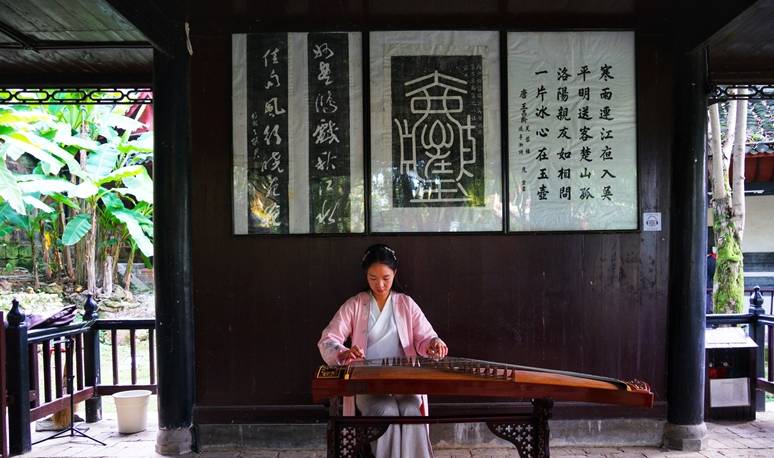 谜语时尚，换得人间九日黄—夏玉鸣金有少游