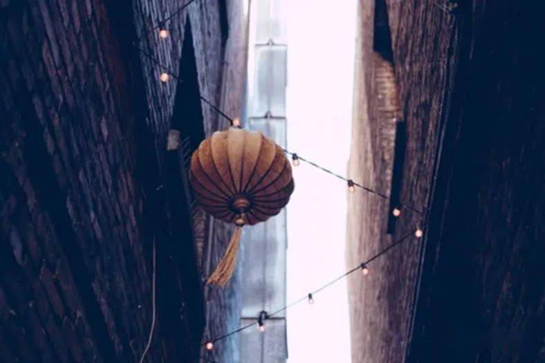 谜语专家，欲钱看对着窗户吹刺叭