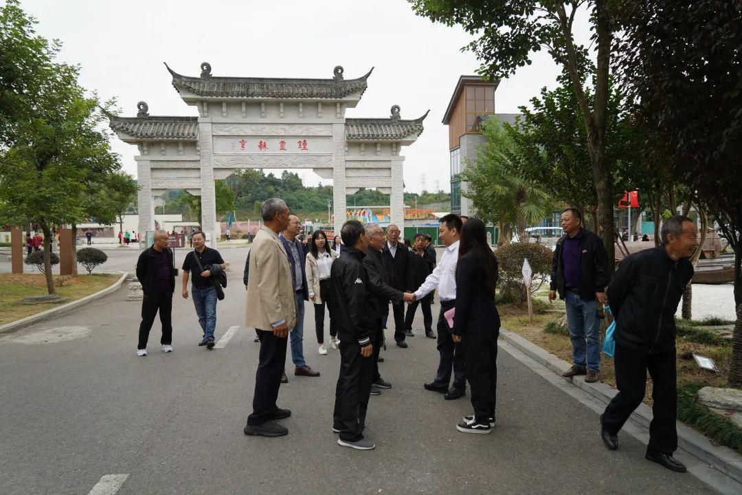 谜语演变，地穴坠崖巧遇，两两相思许多