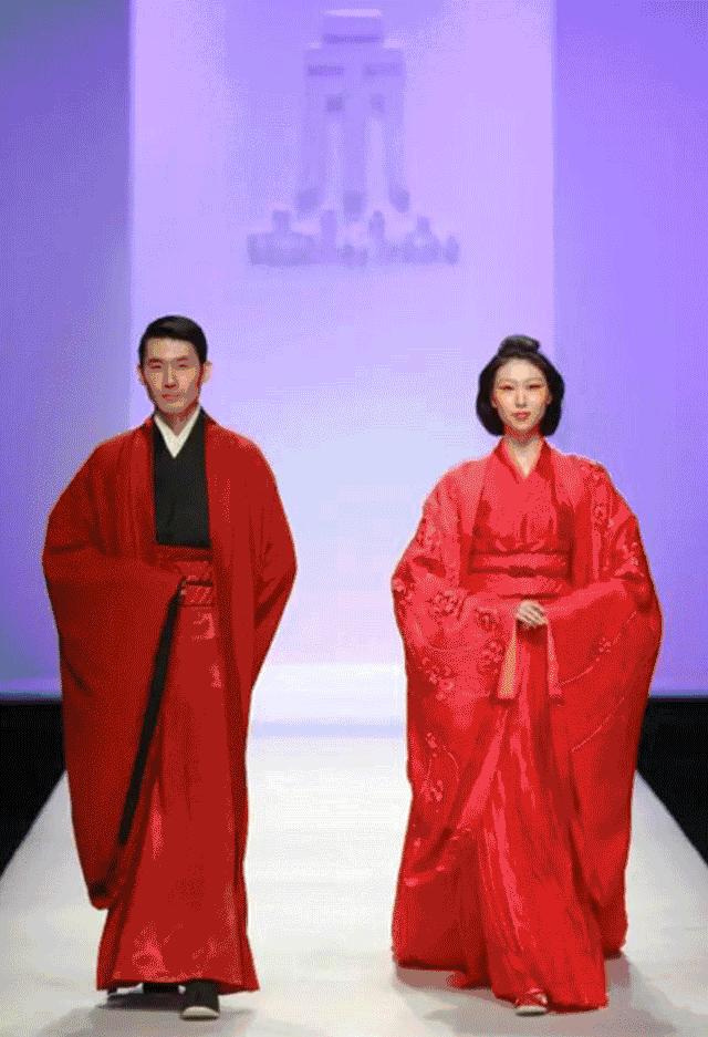 隐语，金銭何價，衣冠何穿，只知蘋果香且酸