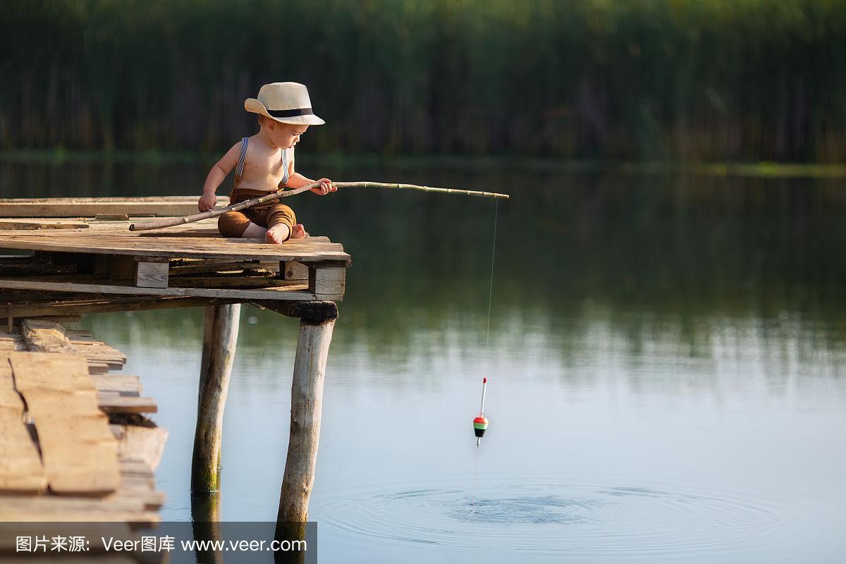 谜语课堂，小童垂钓在湖边，珠字二三势最劲