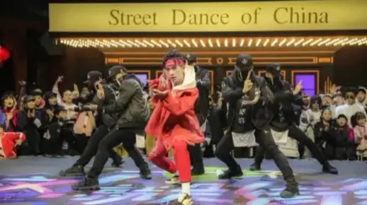 谜语教程，姿熊萬千人被迷，精于歌舞使殺機