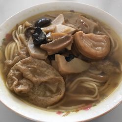 谜语潮流，時長菇素，等閑人物。漠漠郁金香在臂