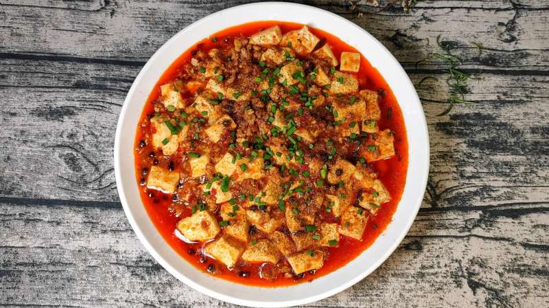 谜趣:麻婆豆腐来一份打一精准