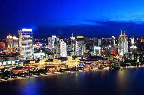 谜语艺术，探寻上下一心相互包容见说山傍偏出将的深层含义