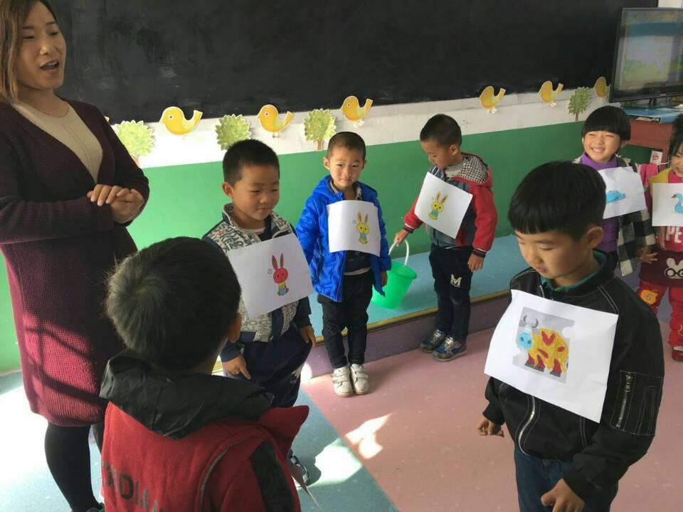 谜语学习，探索上下一心相互包容见说山傍偏出将的深层含义