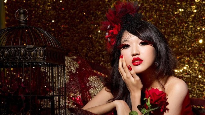 谜趣，欲钱看浓妆艳林的人