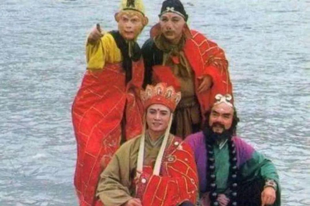 谜团:金銭何價，衣冠何穿，只知蘋果香且酸