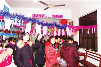 谜语爱好者，可大可小三来定，大门匪码难在读