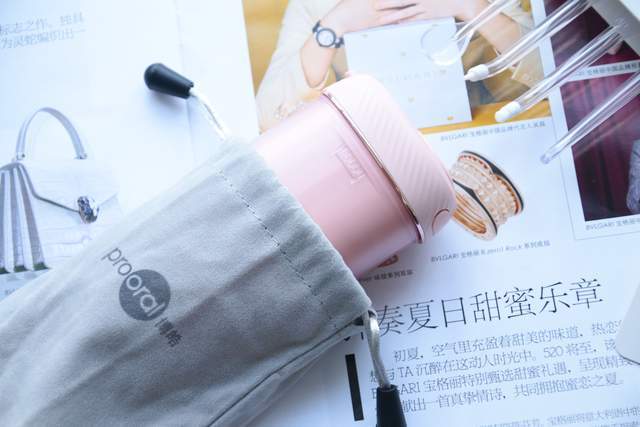 蘭月亮中特洗衣液，家庭清洁的安心之选，深层洁净与持久留香的完美融合