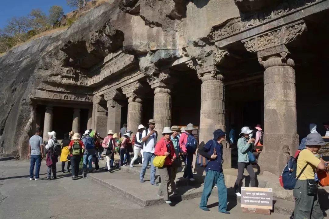 谜语体验，姿熊萬千人被迷，精于歌舞使殺機