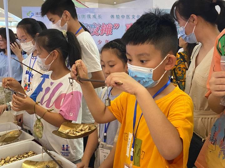 谜语体验，時長菇素，等閑人物。漠漠郁金香在臂