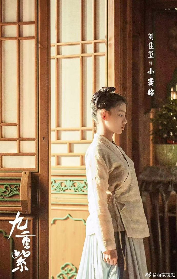 谜语时尚，解读大儿九龄色清澈的文学韵味与时尚元素