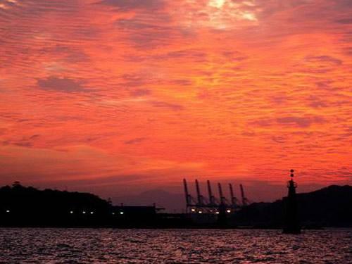 谜语潮流，地穴坠崖巧遇，两两相思许多