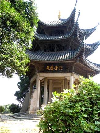 谜语演变:龙虎相随在门前生死相冲看谁人