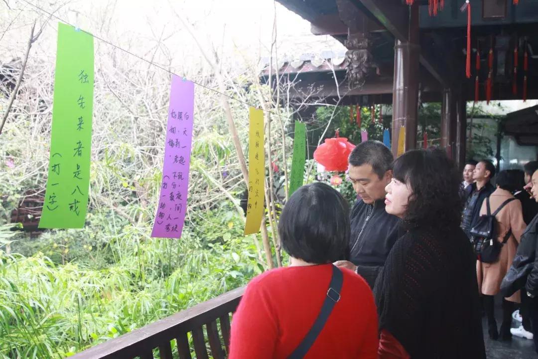 谜语智慧:欲钱看对着窗户吹刺叭