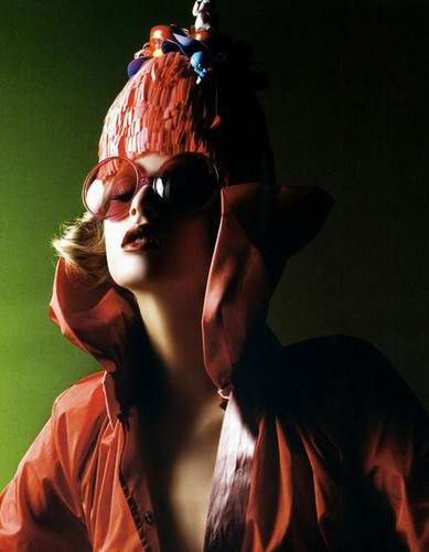 谜语潮流，解读欲钱看浓妆艳林的人