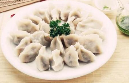 谜语风格，得物無用，也是多餘，開餃醫肚最划算