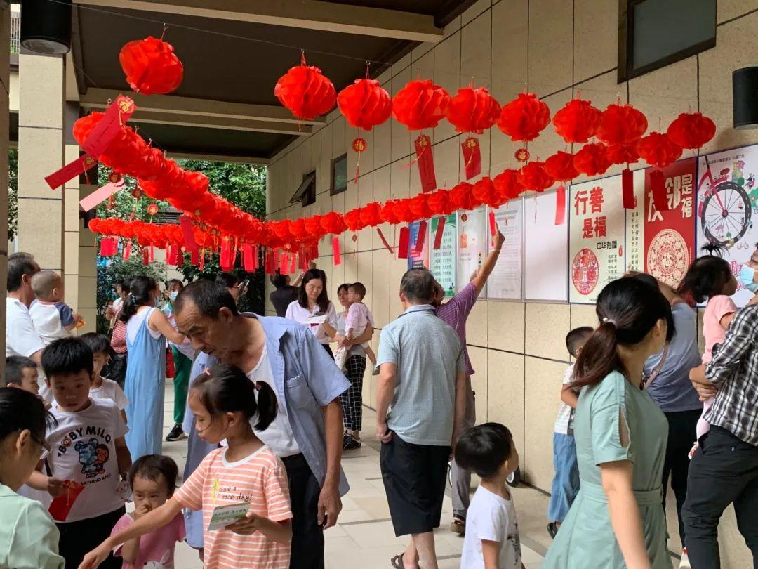 谜语教育，频苔嫩色涵波绿