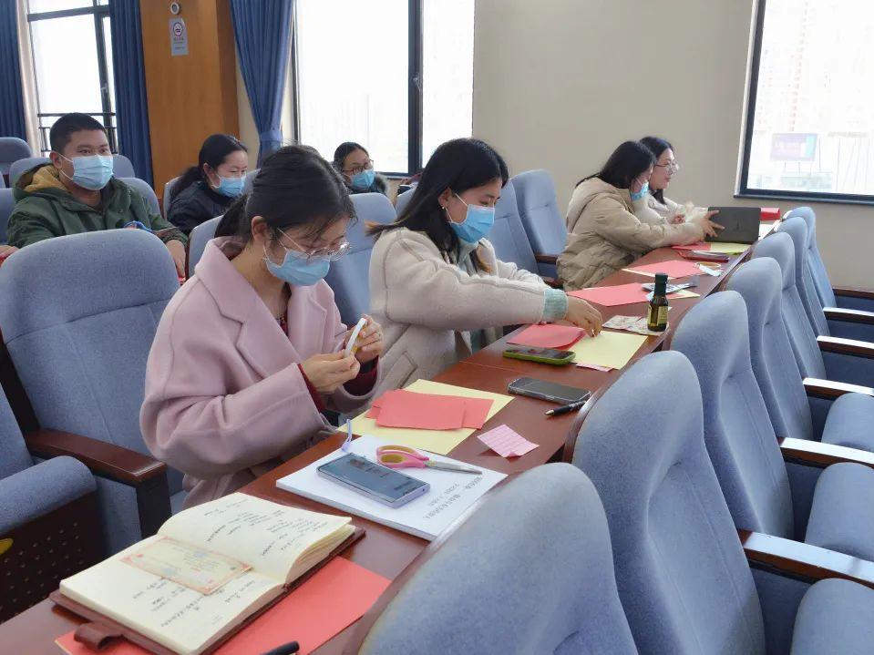 谜语竞赛，背負重擔頂天踵地问梢头冷蕊疏疏