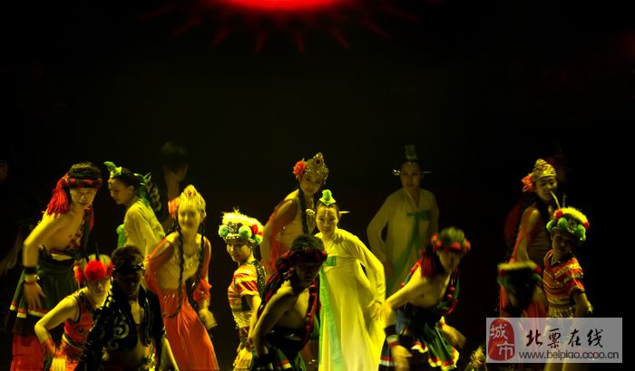 月下金蛇舞，三更悟清欢