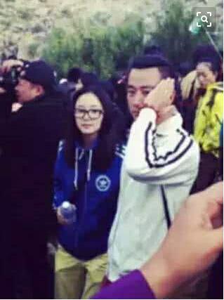 口头谜，上下一心相互包容见说山傍偏出将