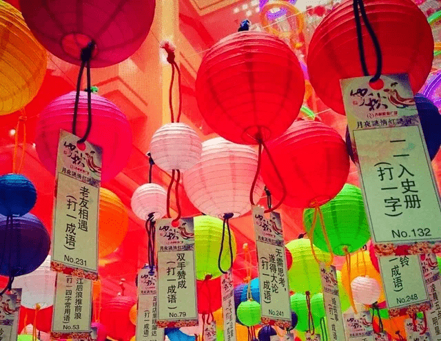 灯谜探秘，解读红粉知己的文学韵味