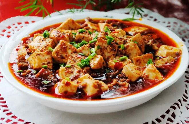 字谜，麻婆豆腐来一份—打一精准