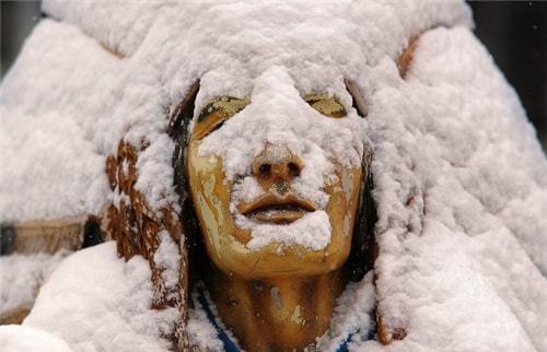 灯谜，六月飞霜纷纷下，曾人透码观当时最佳